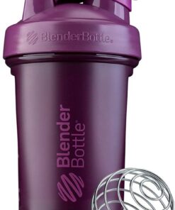 BlenderBottle Classic V2 - Botella mezcladora perfecta para batidos de proteínas y entrenamiento previo, 20 onzas, ciruela