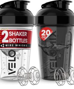 VELOMIX Paquete de 2 botellas mezcladoras de proteínas de 20 onzas para mezclas de proteínas, 2 batidores de alambre, vasos mezcladores a prueba de fugas para batidos de proteínas y preentrenamiento