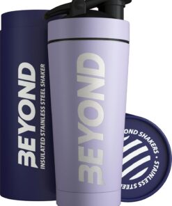 Beyond Fitness - Botella de suplemento mezcladora de proteínas de acero inoxidable con aislamiento premium, sin metal ni BPA, color lila